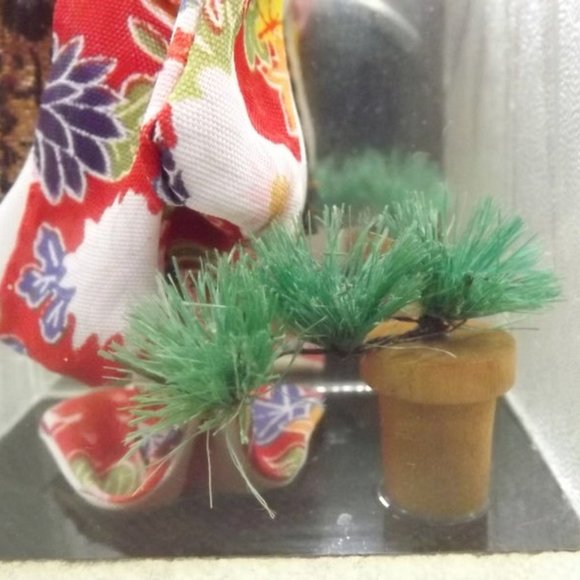 Antique Japanese Gofun Doll Glass Diorama - Picture 3 of 10